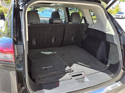 Used 2023 Nissan Rogue SV w/ SV Premium B Package image 22