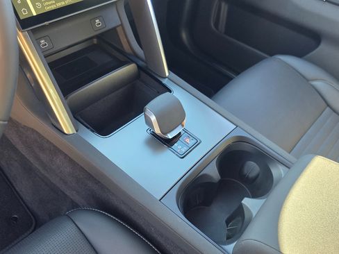 Used 2024 Land Rover Discovery Sport Dynamic SE image 10