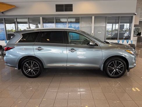 Used 2017 INFINITI QX60 Luxe AWD/4WD image 2