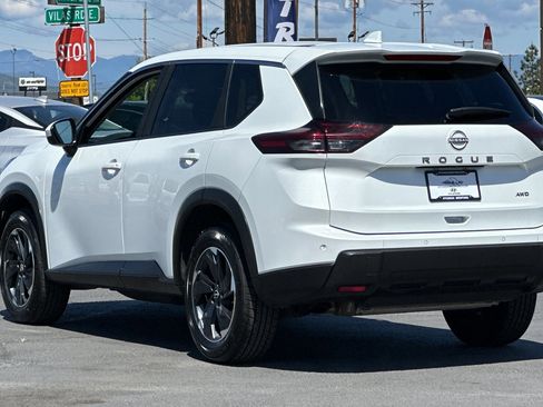 Used 2025 Nissan Rogue SV AWD/4WD image 6