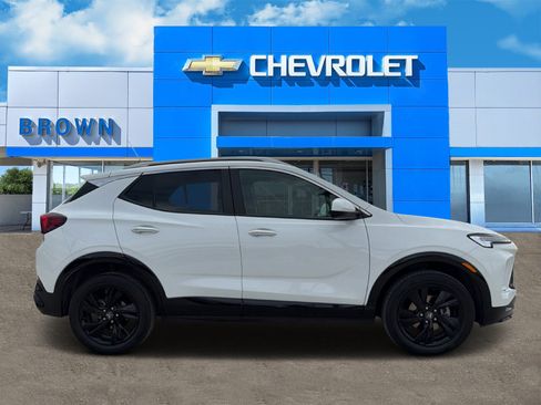 Used 2024 Buick Encore GX Sport Touring AWD/4WD image 2