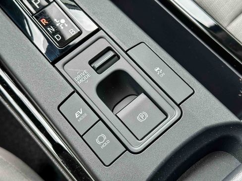 New 2026 Toyota Prius LE FWD image 24