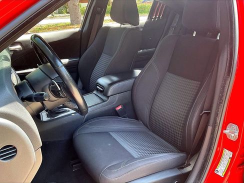 Used 2019 Dodge Charger SXT w/ Blacktop Package AWD/4WD image 18