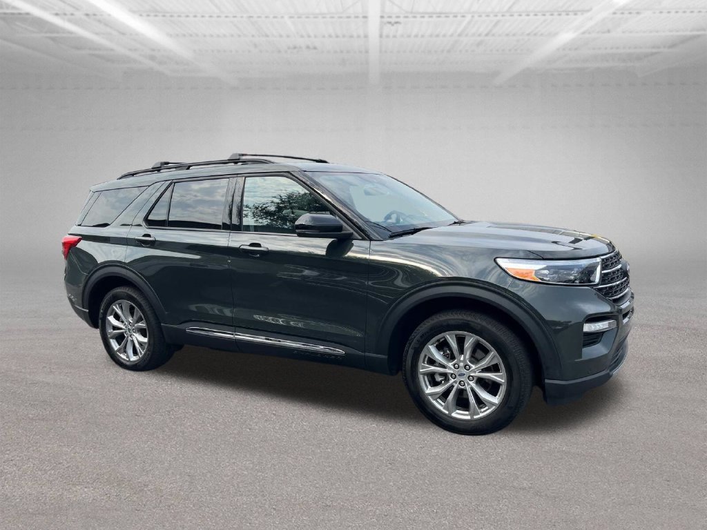 Used 2024 Ford Explorer XLT w/ Equipment Group 202A AWD/4WD image 13