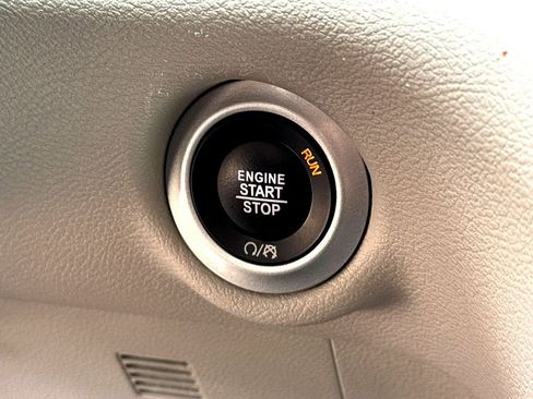 Used 2023 Chrysler Voyager LX FWD image 20