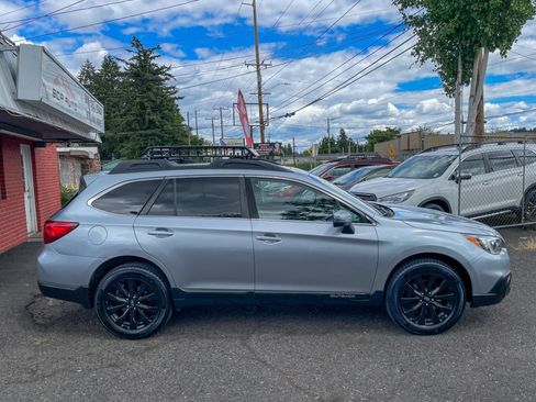 Used 2017 Subaru Outback 2.5i Limited AWD/4WD image 7