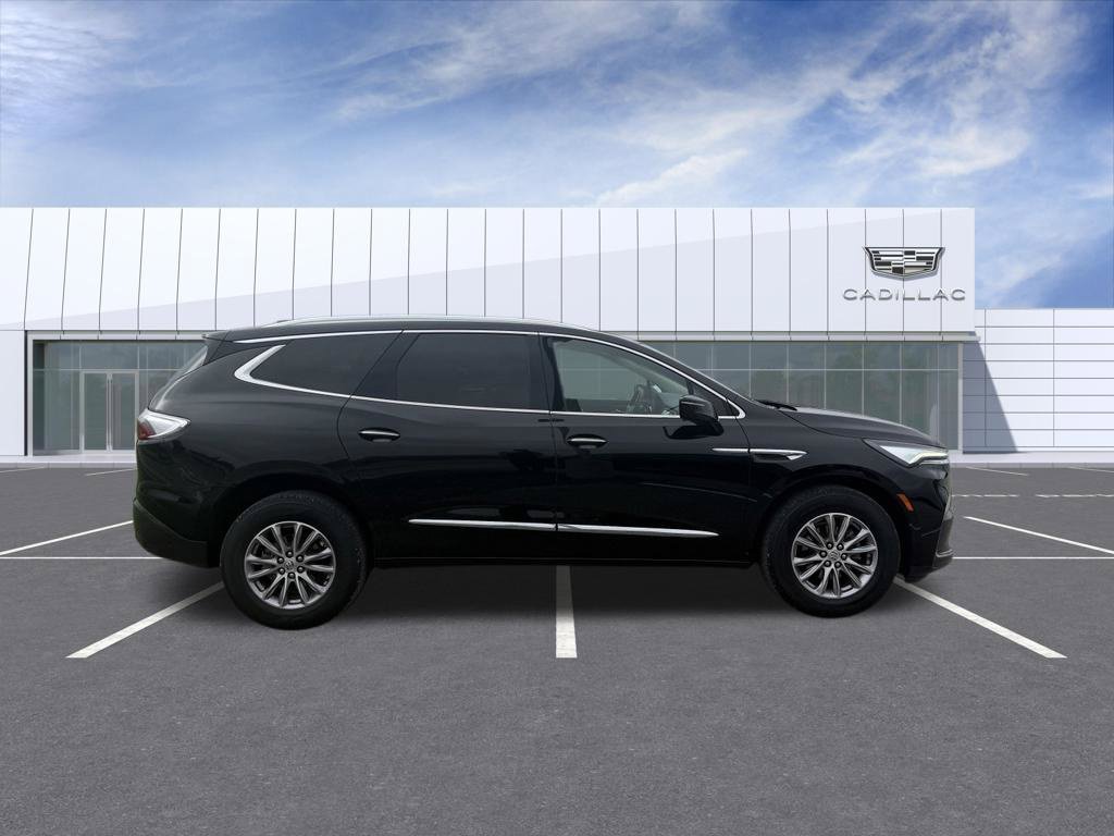 Used 2023 Buick Enclave Essence AWD/4WD image 2