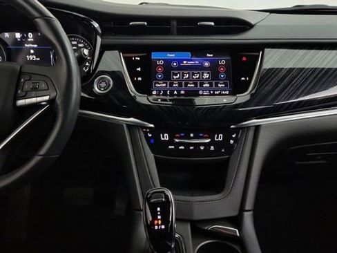 Certified 2025 Cadillac XT6 Premium Luxury w/ Technology Package AWD/4WD image 19