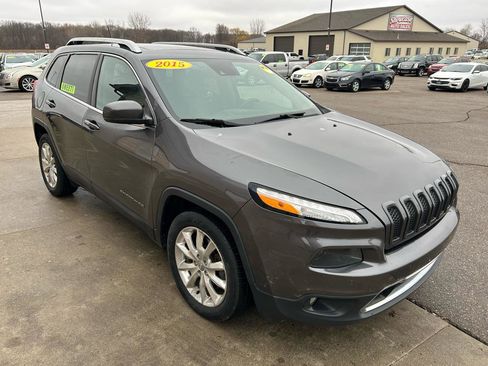 Used 2015 Jeep Cherokee Limited w/ Luxury Group FWD image 3