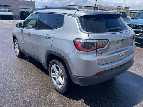 Used 2023 Jeep Compass Latitude AWD/4WD image 5
