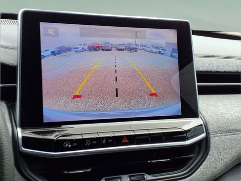 Used 2023 Jeep Compass Sport image 13