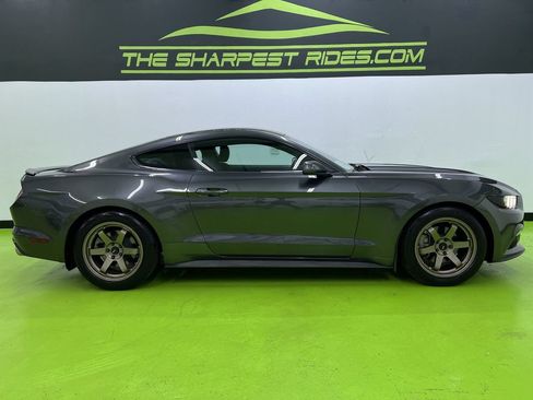 Used 2017 Ford Mustang Coupe RWD image 11