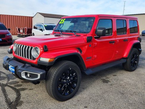 Used 2025 Jeep Wrangler Sahara image 1