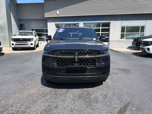 Used 2025 Lincoln Navigator Reserve w/ Jet Appearance Package AWD/4WD image 3
