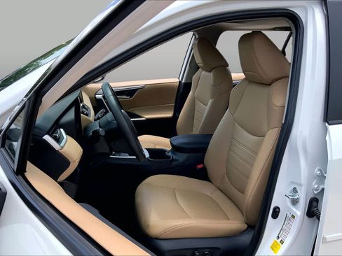 Used 2025 Toyota RAV4 XLE Premium AWD/4WD image 8