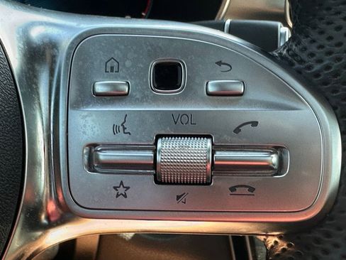 Used 2023 Mercedes-Benz GLC 300 4MATIC Coupe image 32