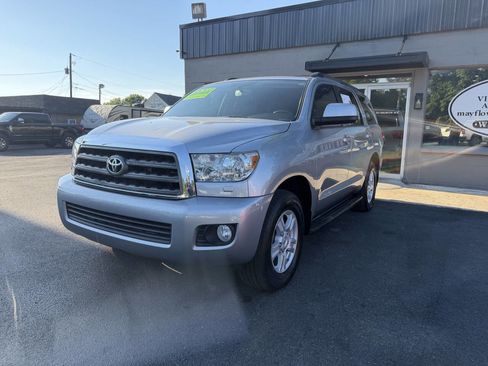 Used 2016 Toyota Sequoia SR5 w/ Premium Package RWD image 4