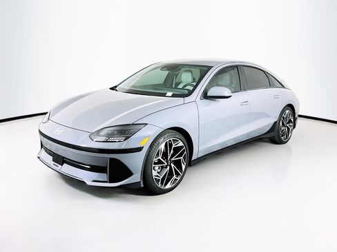 Used 2024 Hyundai Ioniq 6 SEL image 3