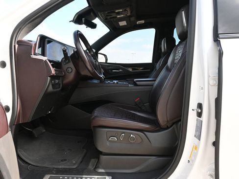 Used 2022 Cadillac Escalade ESV Sport Platinum w/ LPO, ONYX Package RWD image 18