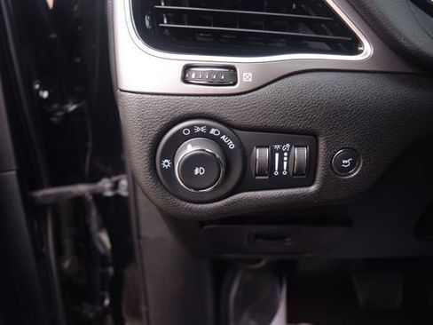 Used 2022 Jeep Cherokee Limited AWD/4WD image 7