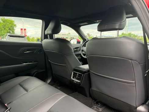 Certified 2025 Toyota Crown Platinum AWD/4WD image 18