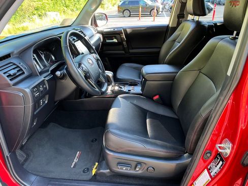 Used 2024 Toyota 4Runner TRD Off-Road Premium image 9