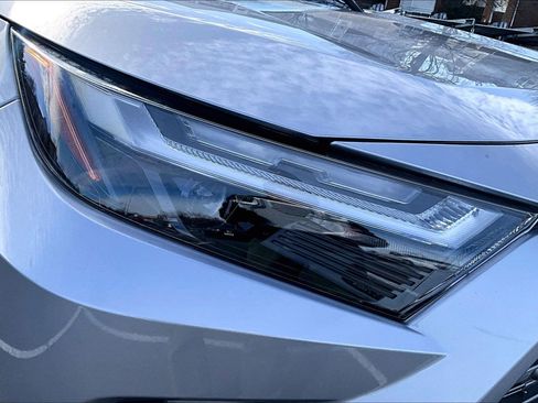 Used 2025 Toyota RAV4 Limited image 27