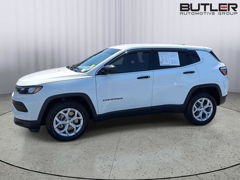 Used 2024 Jeep Compass Sport AWD/4WD image 3