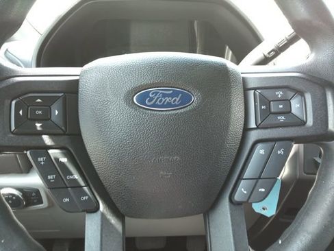 Used 2015 Ford F150 XLT image 23
