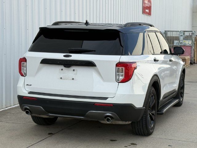 Used 2022 Ford Explorer XLT w/ Equipment Group 202A RWD image 4