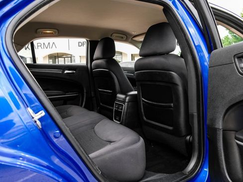 Used 2019 Chrysler 300 Touring w/ Chrome Appearance Package RWD image 39