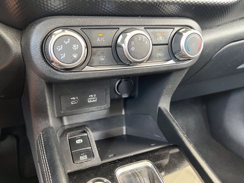 Used 2023 Nissan Kicks SV FWD image 19