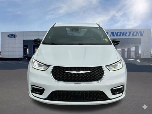 Used 2025 Chrysler Pacifica Select FWD image 10