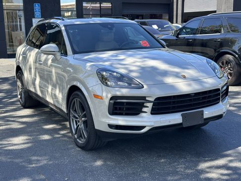 Used 2023 Porsche Cayenne S AWD/4WD image 5