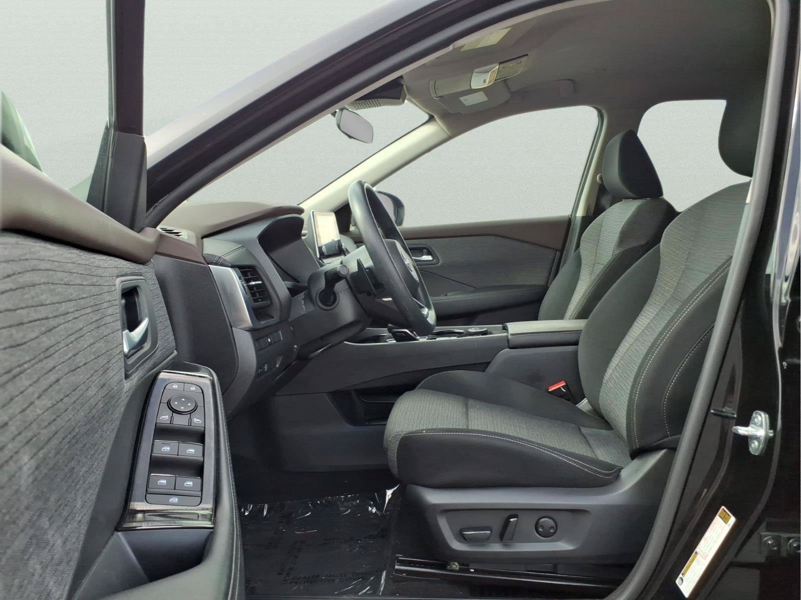 Used 2023 Nissan Rogue SV AWD/4WD image 16