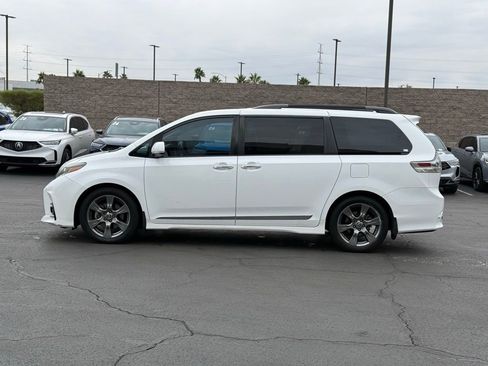 Used 2018 Toyota Sienna L image 8