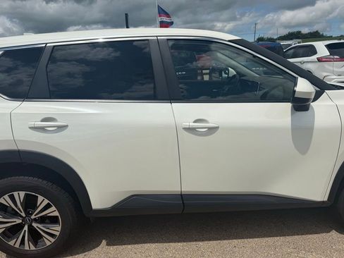 Used 2023 Nissan Rogue SV image 25