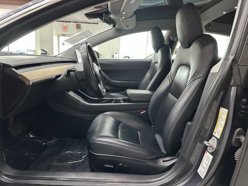 Used 2018 Tesla Model 3 image 11