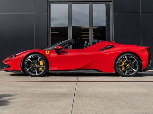 Used 2024 Ferrari SF90 Spider image 10