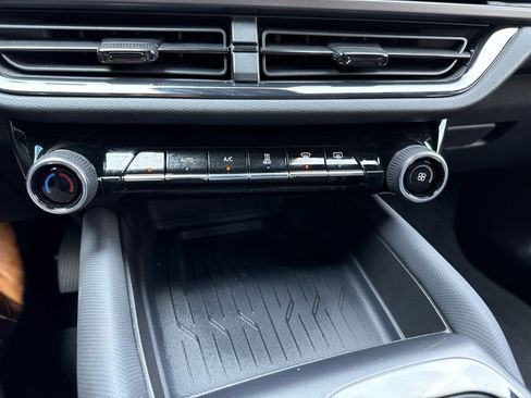 Certified 2024 Chevrolet Equinox EV RS image 18