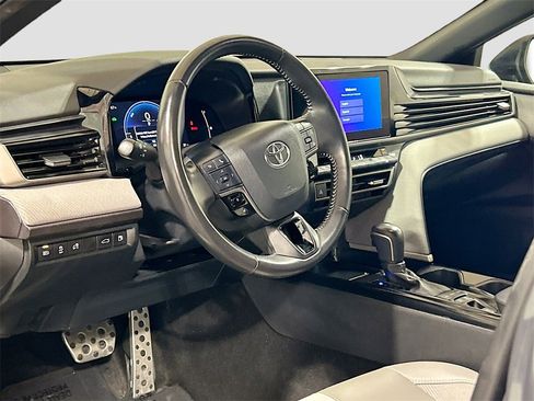 Used 2025 Toyota Camry LE image 7