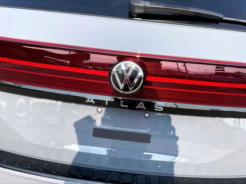Used 2024 Volkswagen Atlas Peak Edition SE AWD/4WD image 30