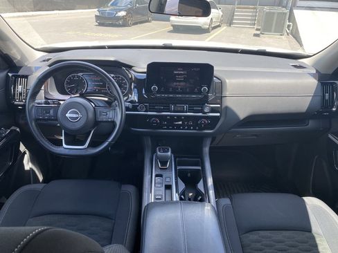 Used 2022 Nissan Pathfinder SV FWD image 2