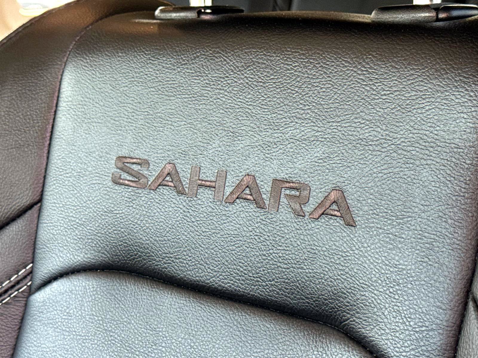 Used 2023 Jeep Wrangler Unlimited Sahara w/ Cold Weather Group AWD/4WD image 11