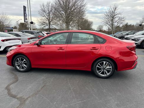 Used 2023 Kia Forte LXS w/ LXS Technology Package image 2