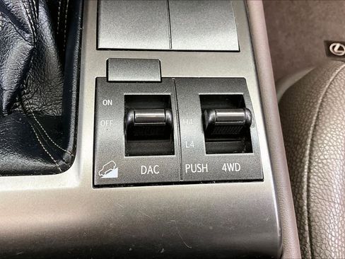 Used 2016 Lexus GX 460 w/ Premium Package image 30