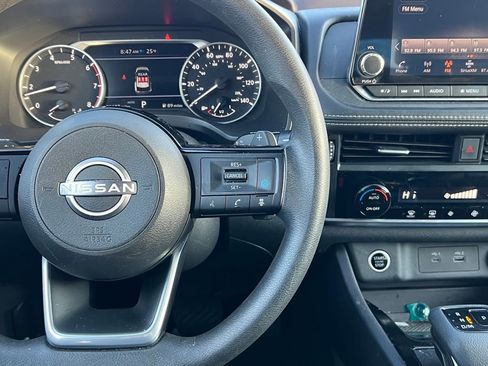 Used 2023 Nissan Rogue SV image 19