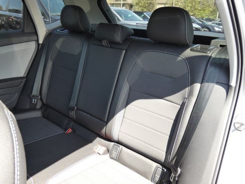 Used 2024 Volkswagen Taos SE FWD image 19