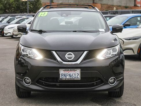 Used 2019 Nissan Rogue Sport SL FWD image 2