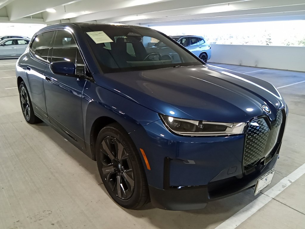 Used 2024 BMW iX xDrive50 w/ Convenience Package AWD/4WD image 3